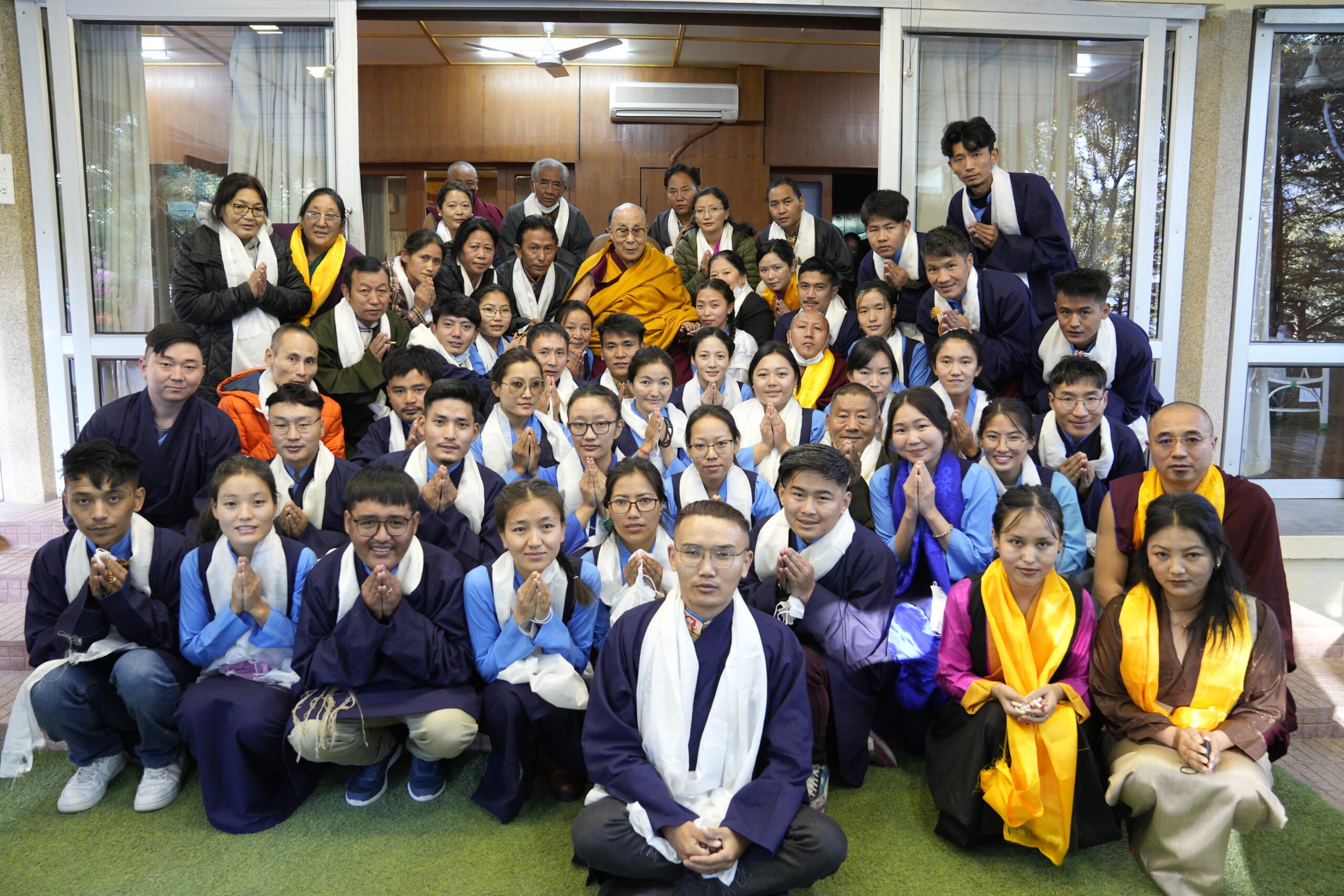 Read more about the article His Holiness the 14th Dalai Lama grants an audience to final-year students of Men-Tsee-Khang College in Dharamsala